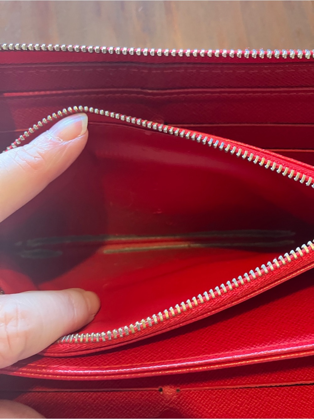 Louis Vuitton Red Textured Zip-Around Wallet EPI - Picture 5 of 12